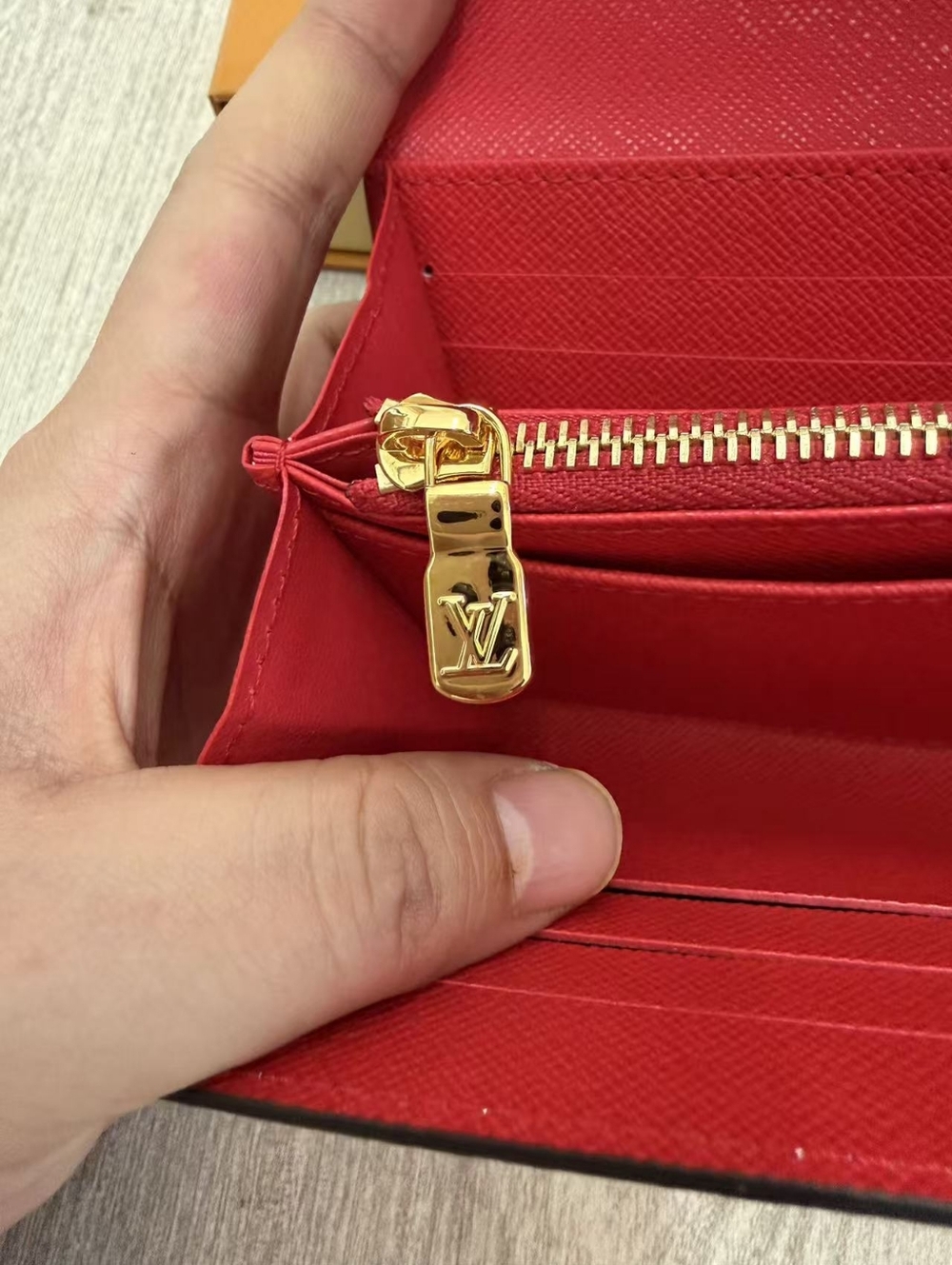 Louis Vuitton Sarah Wallet - Picture 12 of 16